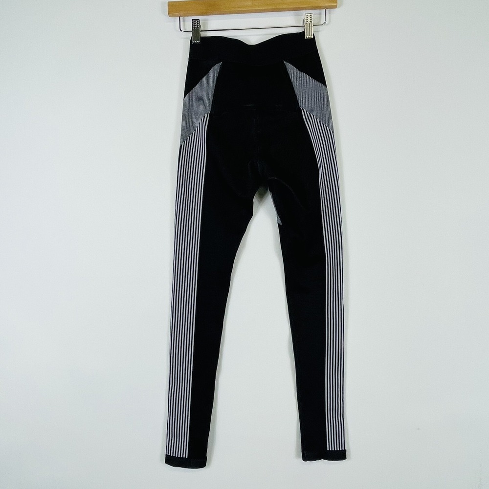 Fabletics Leggings Pants Women XS Black White Heavy Compression Stretch Athletic - Picture 5 of 8